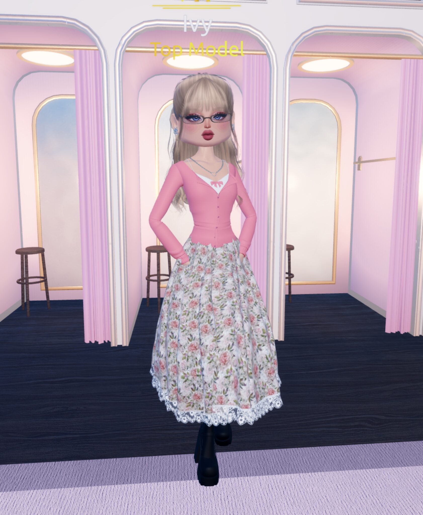20 Best Outfit Ideas For The Dress To Impress 2010s TV Show Theme